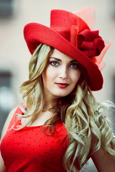 Girl in a hat red retro — Stock Photo, Image