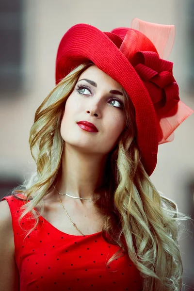 Girl in a hat red retro — Stock Photo, Image