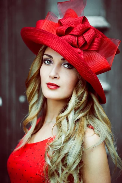 Girl in a hat red retro — Stock Photo, Image