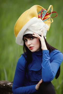 şapkalı güzel kız