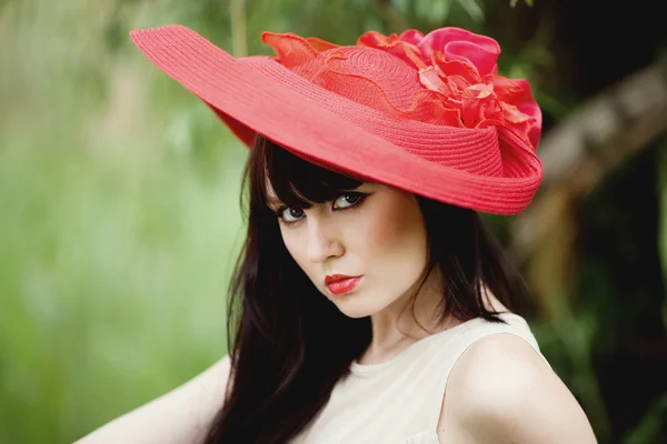 Attractive, beautiful, charming, desirable, disturbing, exciting, gentle, intriguing, playful, soft, stunning, sunny, sweet, warm brunette in a red hat with blue eyes romantic summer collection — Stock Photo, Image
