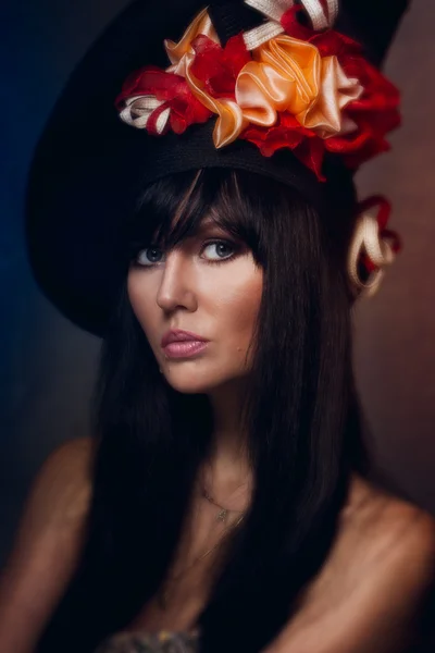 Beautiful girl in retro hat — Stock Photo, Image