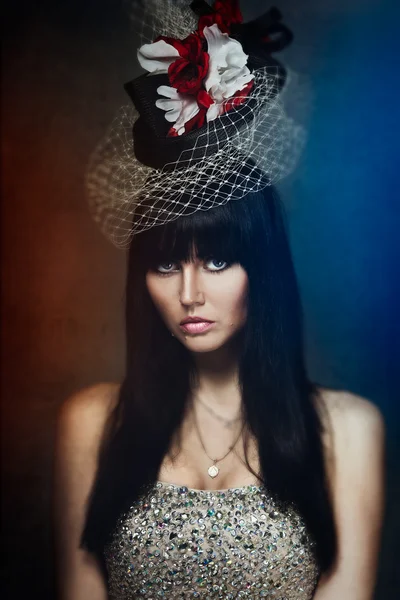 Portrait beautiful girl in retro hat — Stock Photo, Image