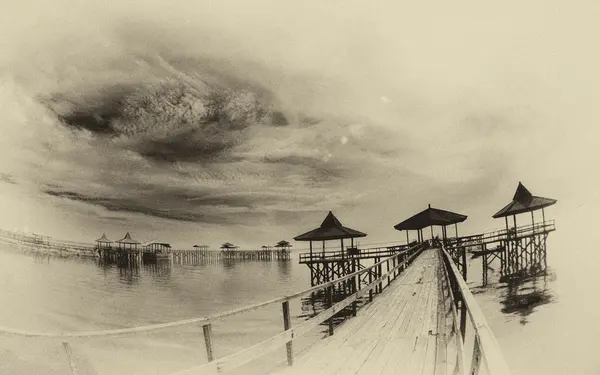 桟橋と魚眼レンズ角度と海岸の景色 — ストック写真
