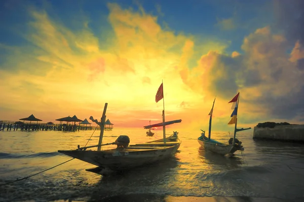 Boats floating at foreshore — Stock Photo, Image