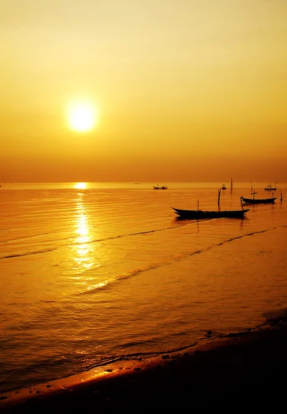 Boats floating at sea shore — Stock Photo, Image