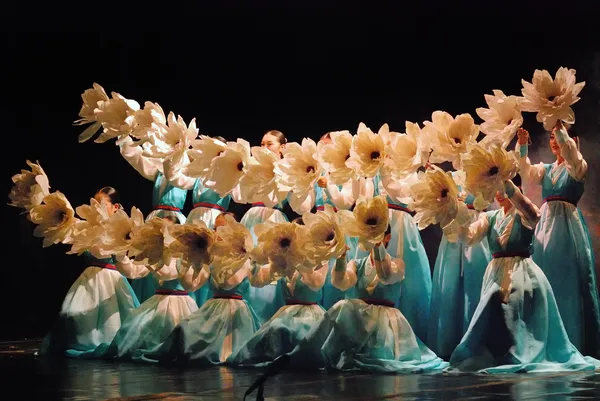 Female performer of traditional Korean dance — Stock Photo, Image