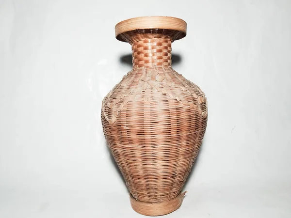 Tencere bambudan yapılmış..