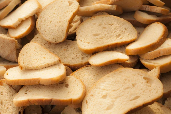 Viele Scheiben altbackenes Brot. — Stockfoto