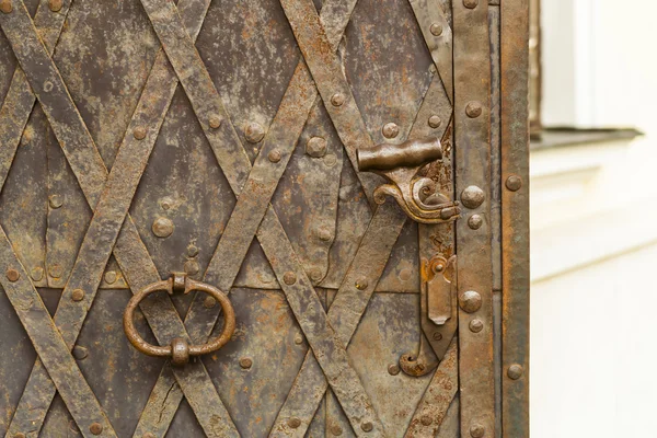 古代金属製のドア. — ストック写真