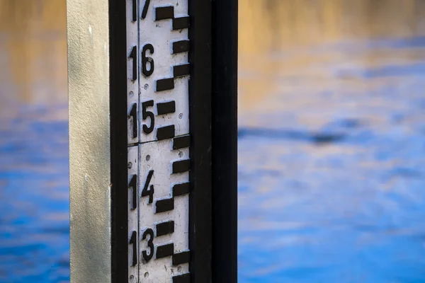 Water level measurement gauge. — Stock Photo, Image