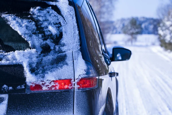 Car covered with snow and ice. — Stock Photo, Image