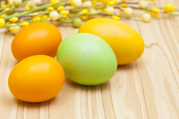 Decorated eggs and branch of willow - symbols of Easte — Stock Photo, Image
