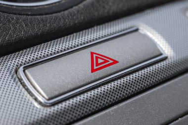 araba dörtlü ikaz düğmesi.