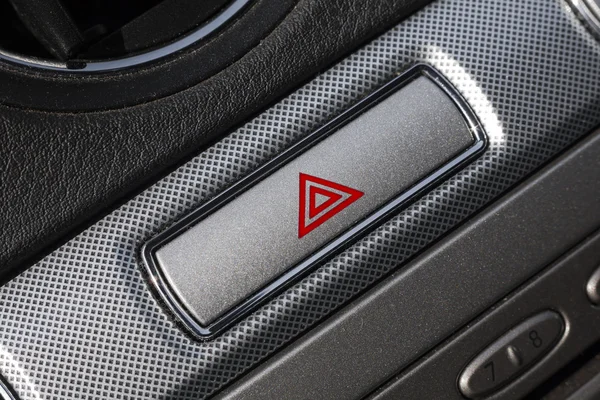 Auto nebezpečí výstražné blinkry tlačítko. — Stock fotografie