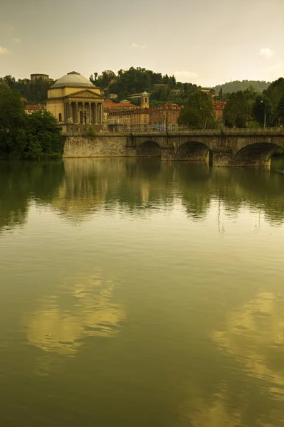 O rio Po, em Turim, Itália — Fotografia de Stock