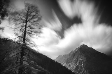 hareketli manzara bulutlar - b&w