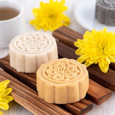 Renkli güzel ay pastası, Mung fasülyesi keki, Sonbahar Festivali 'nin ortalarında geleneksel gurme tatlı aperatifleri için Şampiyon Bilge Pastası..