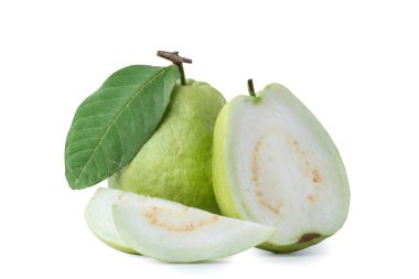 Güzel lezzetli guava meyvesi kesme yolu ile beyaz arka planda izole, kesme.