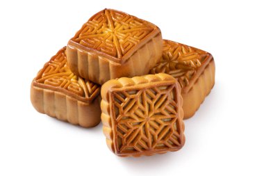 Sonbahar ortası festivali için ay çöreği pastası, beyaz masa arkasında izole edilmiş yemekler..