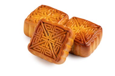 Sonbahar ortası festivali için ay çöreği pastası, beyaz masa arkasında izole edilmiş yemekler..