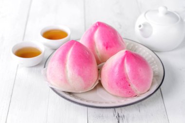 Uzun ömürlü şeftali shoutao adlı pembe Çin şeftalili doğum günü çöreği..