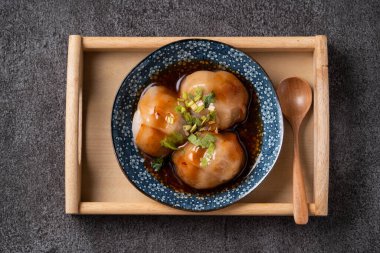 Bawan 'ın üst manzarası (Ba Wan), Tayvan köftesi lezzeti, lezzetli sokak yemekleri, buğulanmış nişasta şeklinde domuz ve karidesli hamur köftesi.