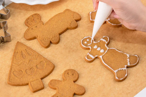 Close Decorating Christmas Gingerbread Cookies Biscuit Home Frosting Topping Icing — стоковое фото