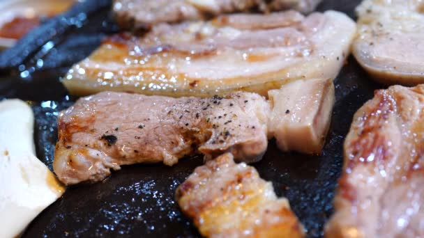 Nahaufnahme Von Der Pfanne Gebratenem Schwarzen Schweinefleisch Korea Restaurant Frische — Stockvideo