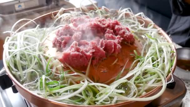 Primer Plano Comida Cerdo Negro Cocido Sartén Restaurante Corea Deliciosa — Vídeos de Stock