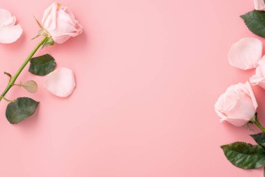 Anneler Günü tasarım arka planında pembe gül çiçekli arka plan