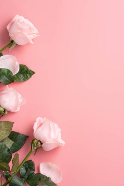 Anneler Günü tasarım arka planında pembe gül çiçekli arka plan