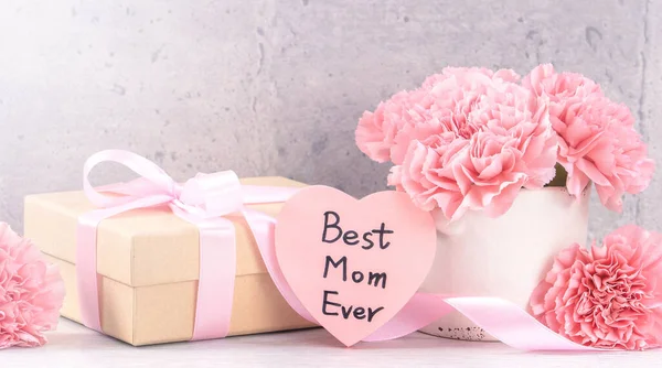 Mai Muttertag Handgemachte Geschenkbox Wünsche Fotografie Schöne Blühende Nelken Mit — Stockfoto