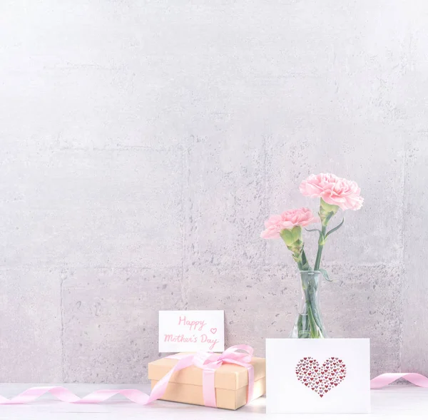 Dia Das Mães Handmade Giftbox Surpresa Deseja Fotografia Cravos Florescendo — Fotografia de Stock