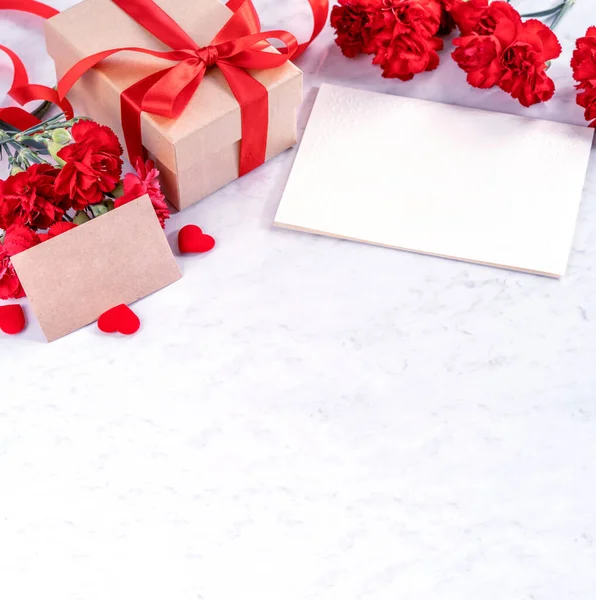 Maio Mães Dia Handmade Giftbox Deseja Fotografia Cravos Florescendo Bonita — Fotografia de Stock