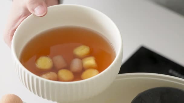 Geleneksel Tayvan Tatlısı Pişirme Haşlama Evde Taro Topu — Stok video