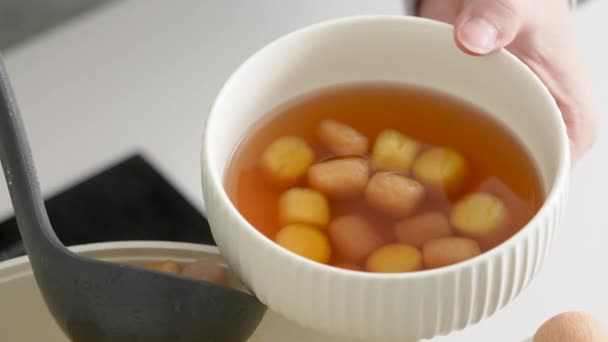 Memasak Dan Merebus Bola Taro Makanan Manis Khas Taiwan Rumah — Stok Video
