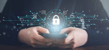 Veri güvenliği ve internet bağlantı tasarımı kavramına sahip cep telefonu teknolojisi kullanan kadın.