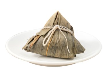 Zongzi, pirinç köftesi - Duanwu ejderha botu festivalinin ünlü yemek konsepti kırpma yolu ile kesilmiş, beyaz arka planda izole edilmiş
