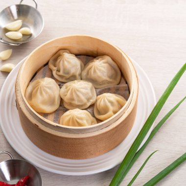 Tayvan 'daki ünlü gurme Xiao long bao adında haşlanmış domuz çorbası..