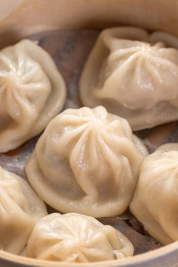 Tayvan 'daki ünlü gurme Xiao long bao adında haşlanmış domuz çorbası..