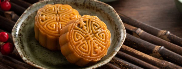 Delicious Cantonese Moon Cake Mid Autumn Festival Food Mooncake Wooden — Stock Photo, Image
