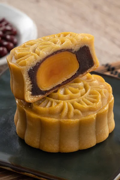 Delicious Cantonese Moon Cake Mid Autumn Festival Food Mooncake Wooden — 스톡 사진