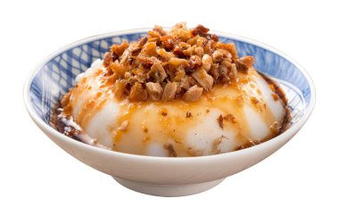 Tayvan usulü tatlı sütlaç Wa gui, pirinç keki, kurutulmuş turp sosu ve soya sosu beyaz arka planda izole edilmiş bir kasede..