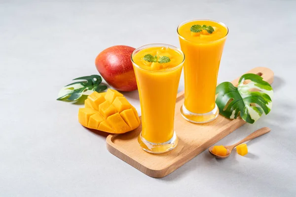 Fresh Beautiful Delicious Mango Juice Close Design Concept Smoothie Cold — Stockfoto