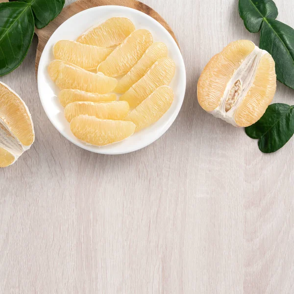 Top View Fresh Peeled Pomelo Bright Wooden Table Background Mid — Stock Photo, Image