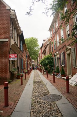 Philadelphia sokakta ABD - Elfreth'ın en eski sokağa güneş ışığı altında