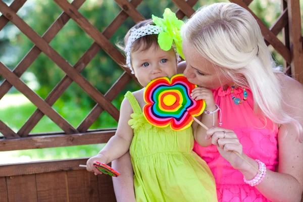 Mother and daughter eating sweet candies — Stock Photo, Image