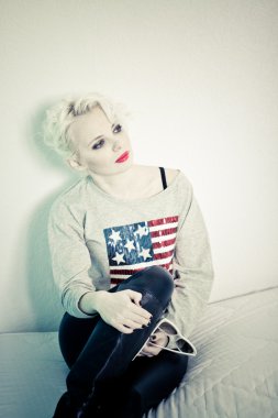 Kırmızı dudaklar ile güzel bir genç kadının yakın çekim