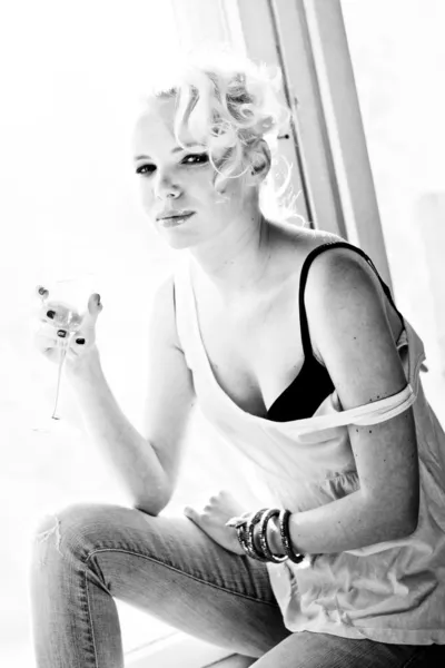 Black and white blond hair fashion model with champagne — Stock Photo, Image